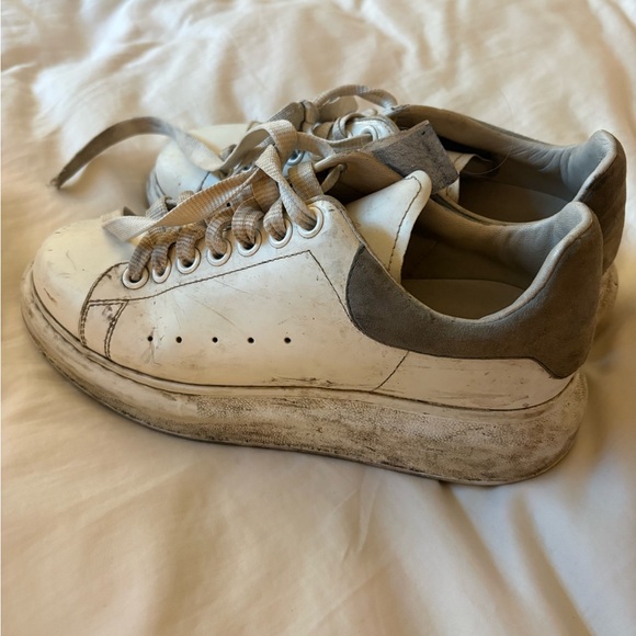 Alexander McQueen Sneakers - Picture 2 of 9